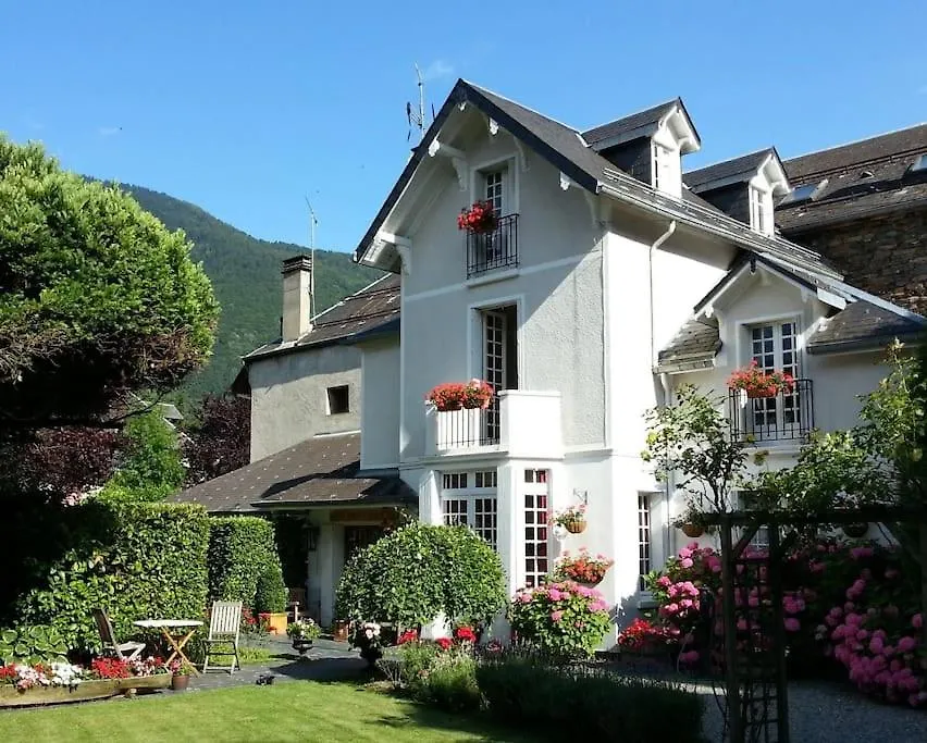 Villa Portillon - Charming Fountain Garden Villa contacts